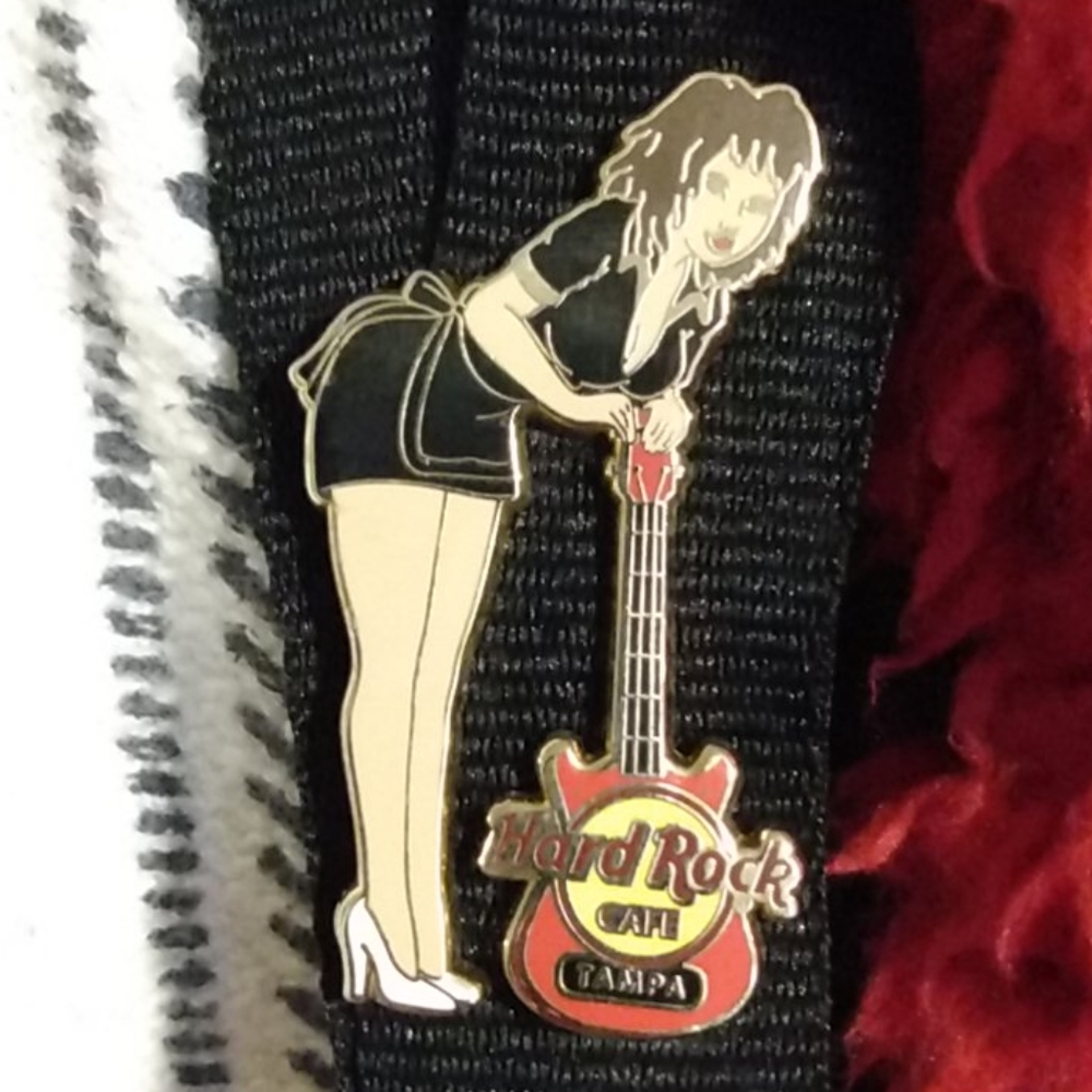 🎸 Hard Rock Cafe waitress pin